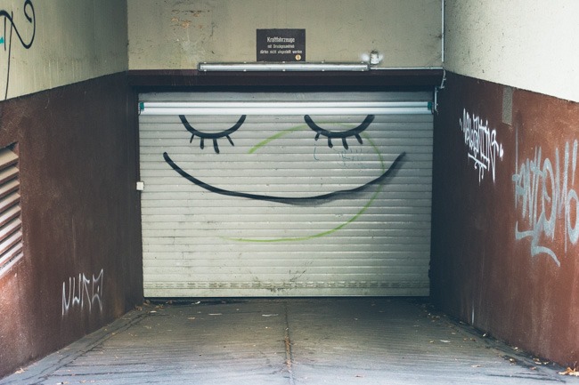 Graffiti smiling face 
